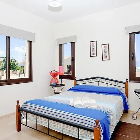 In Sleeps 5 With Pool Air Con And Wifi