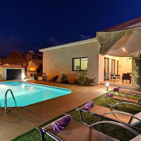 In Sleeps 5 With Pool Air Con And Wifi