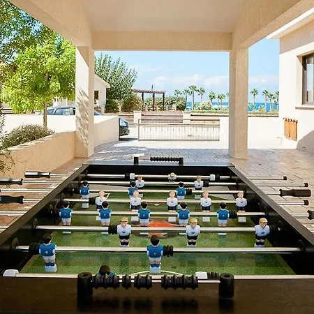 Villa In Sleeps 5 With Pool Air Con And Wifi *