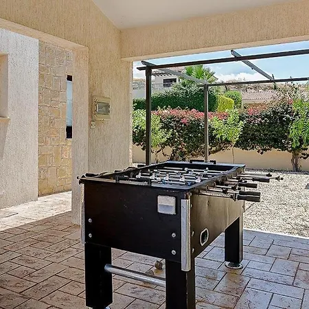 In Sleeps 5 With Pool Air Con And Wifi *