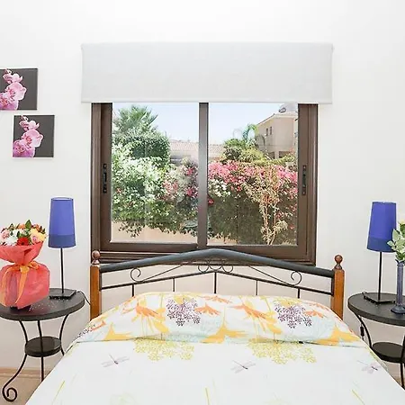 In Sleeps 5 With Pool Air Con And Wifi Vilă